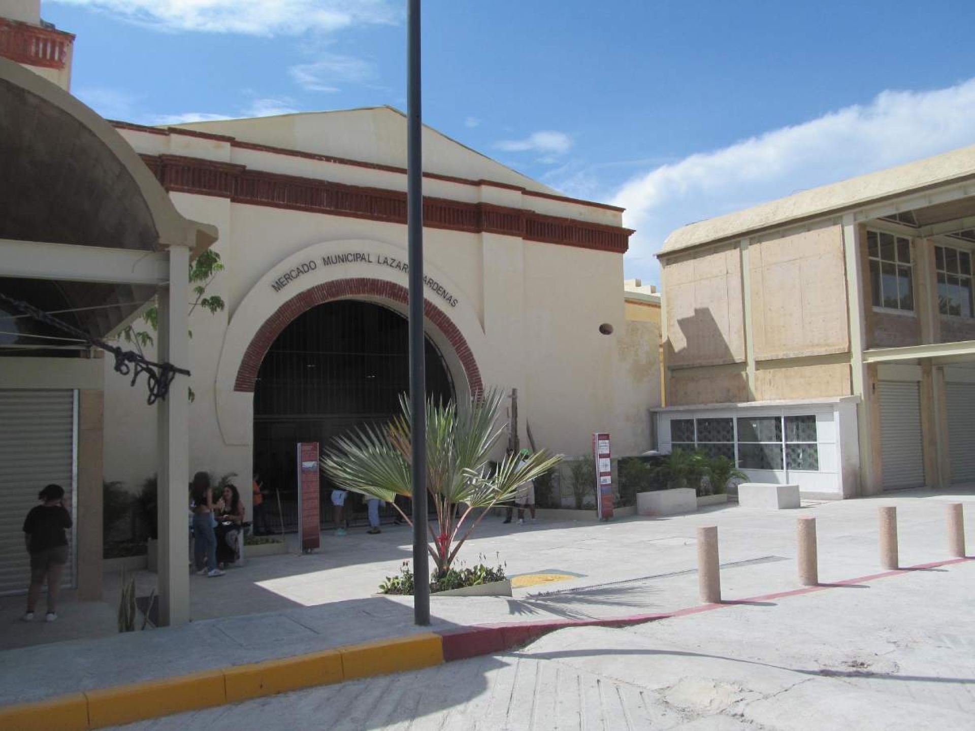 Locatarios de mercado de Zacatepec se inconforman ante la Sedatu