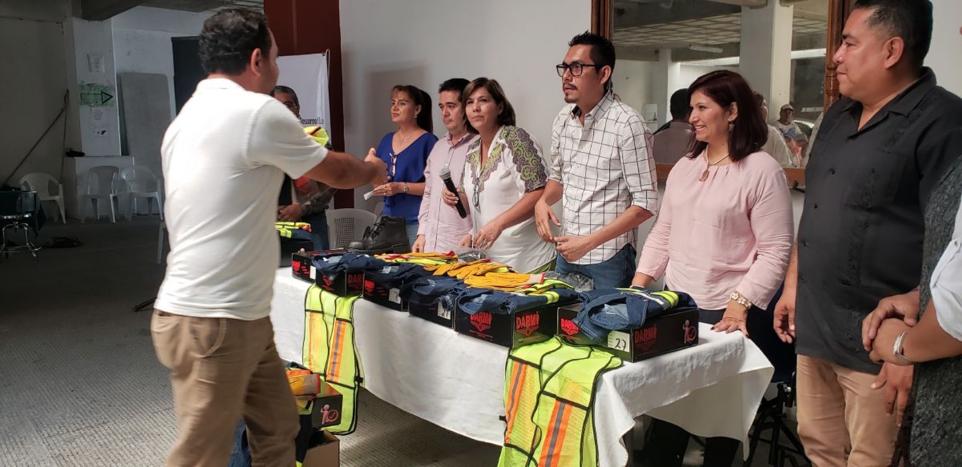 Cuadrillas de Obras Públicas de Jojutla reciben equipo y uniformes