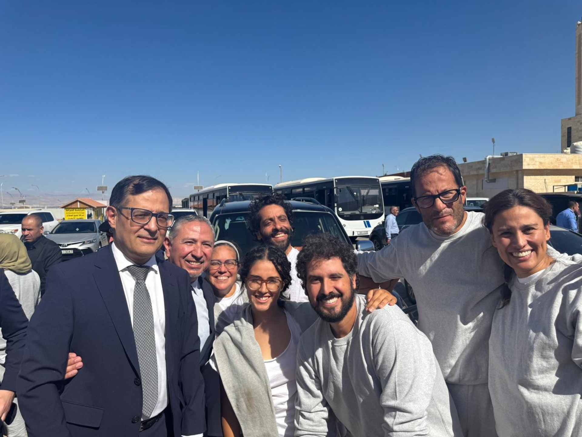 Seis mexicanos detenidos en Israel viajan a Jordania rumbo a repatriación
