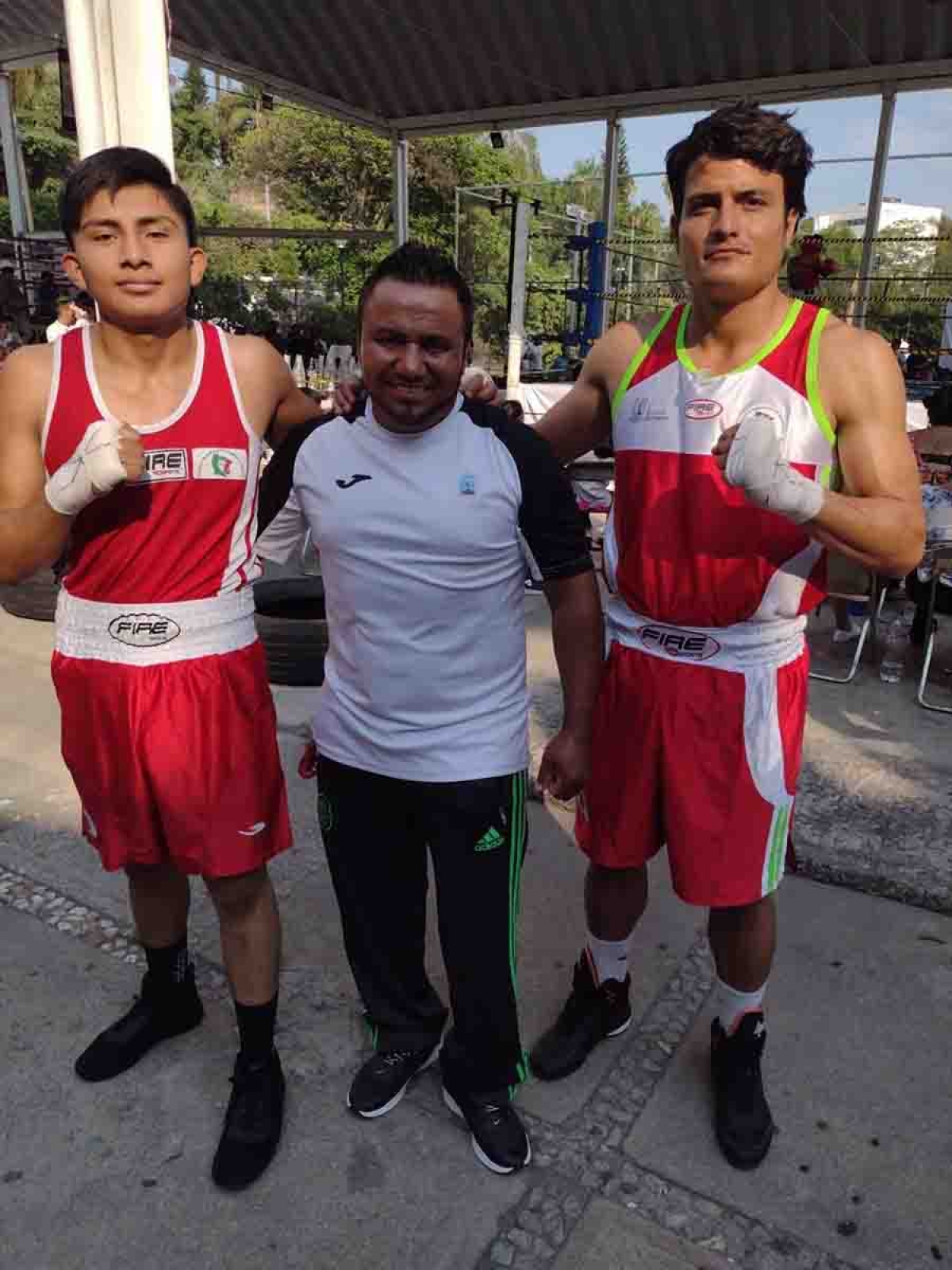 Cierre con broche de oro