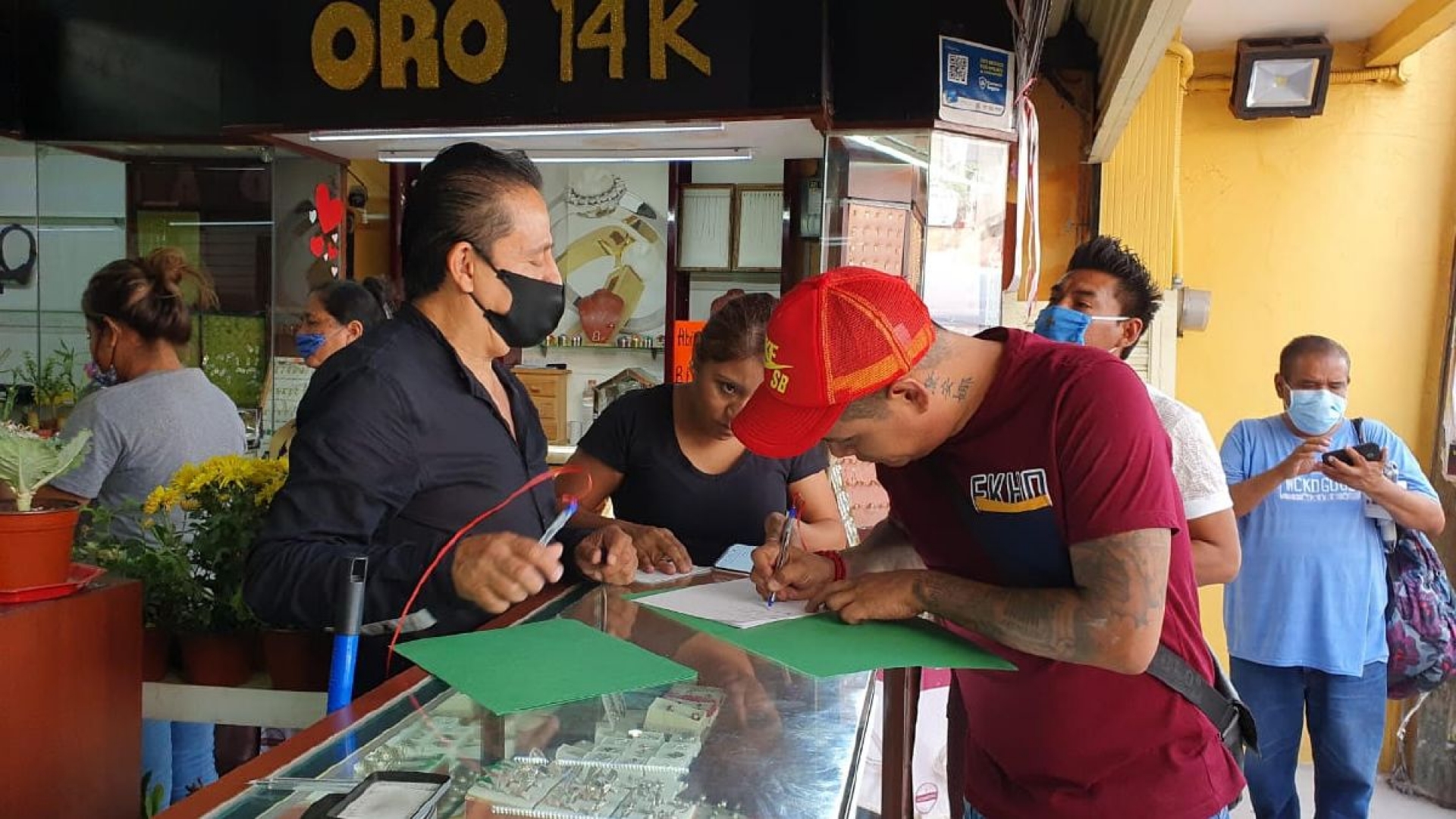 Comerciantes de Cuautla buscan reabrir sus negocios