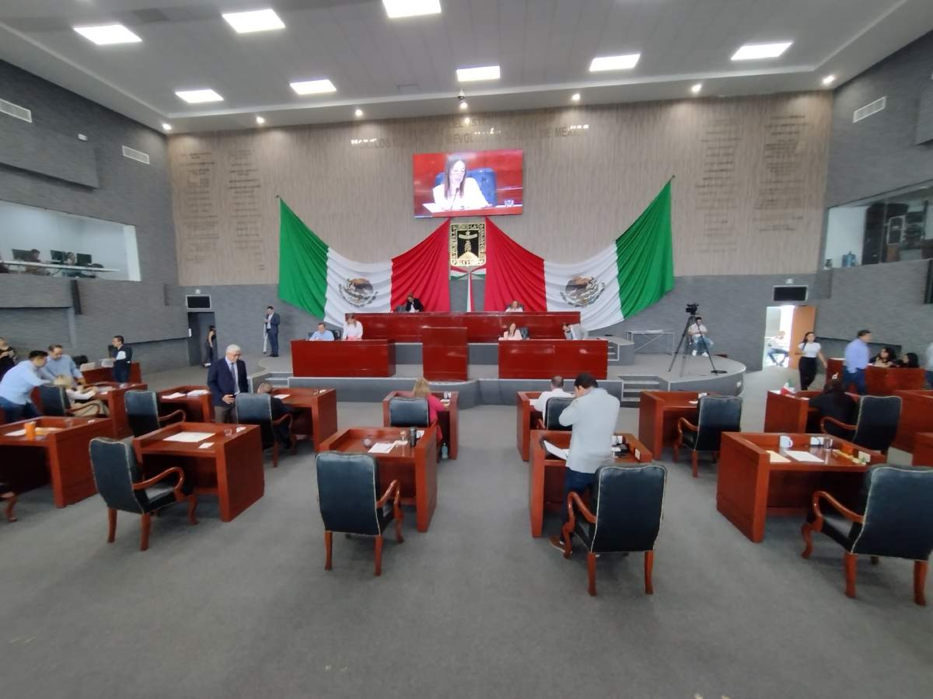 Tuerce G-15 la ley para proteger a fiscal
