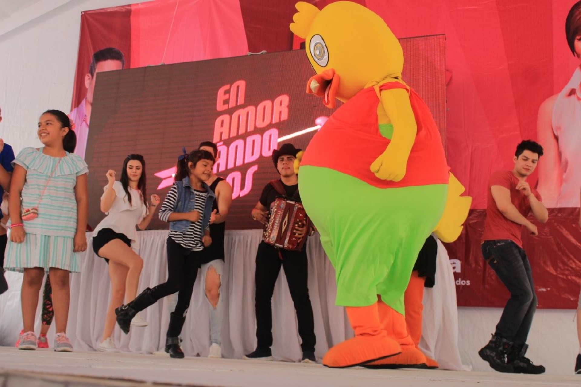 Graban programa televisivo en el zócalo de Yecapixtla