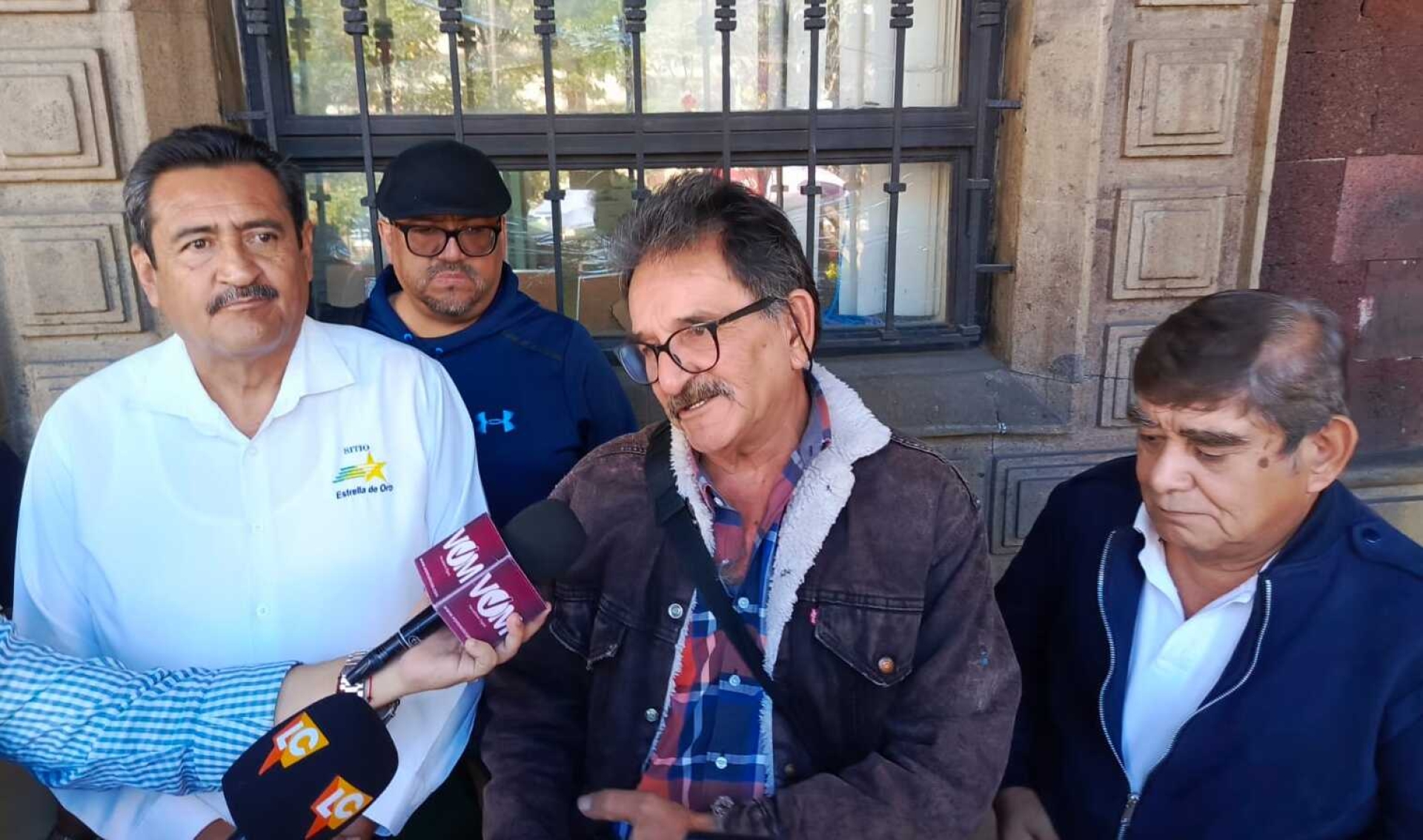 Líderes taxistas y concesionarios piden renuncia del titular de Movilidad y Transporte