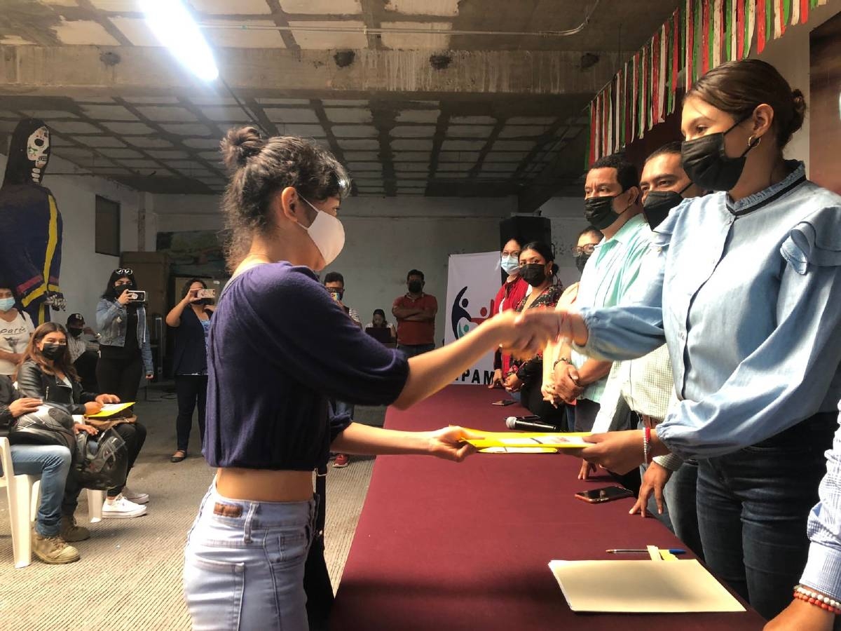 Entregan los primeros pasaportes estadounidenses en Jojutla