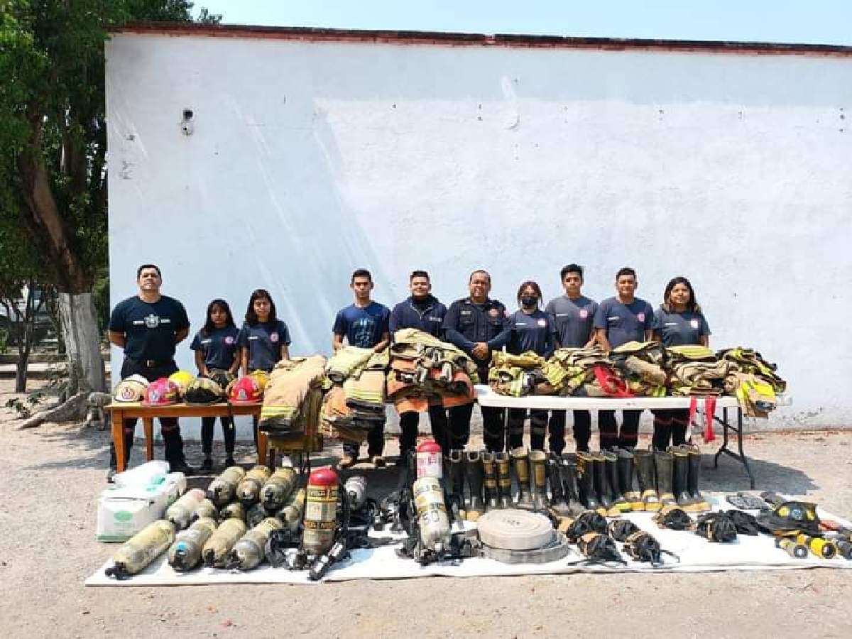Bomberos de Tehuixtla reciben donativo de fundación de EU