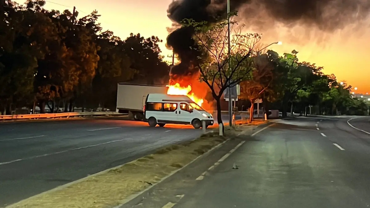 Amanece Culiacán con enfrentamientos y 'narcobloqueos'