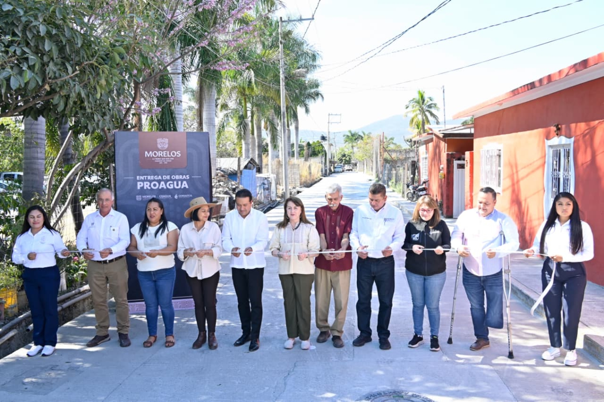Entrega y supervisa Margarita González Saravia obras de saneamiento e infraestructura educativa en la región sur poniente del estado