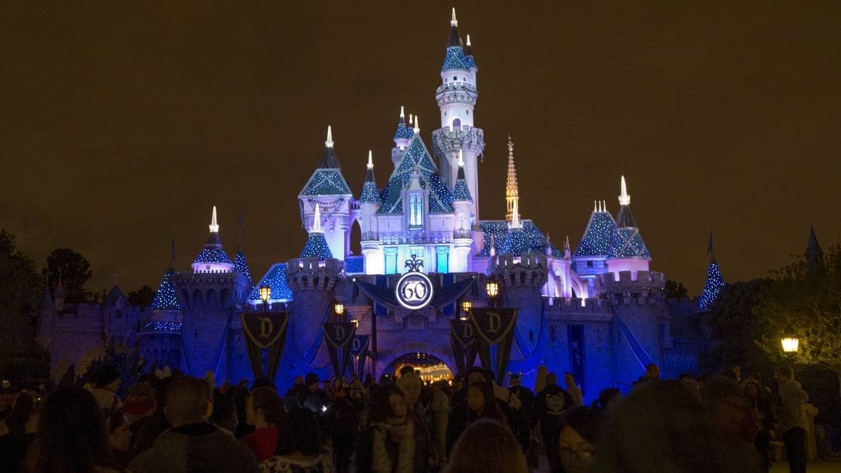 ¡Adiós al cubrebocas en Disney! Pero sólo para vacunados COVID-19