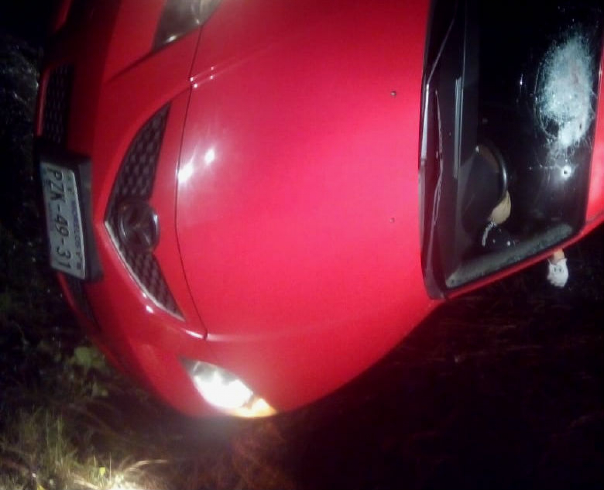 Muere hombre tras volcar automóvil, en Tres Marías