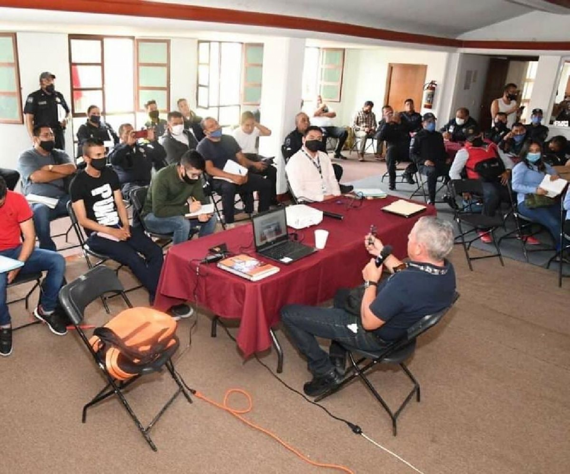 Capacitan a policías de Cuautla para identificar vehículos robados