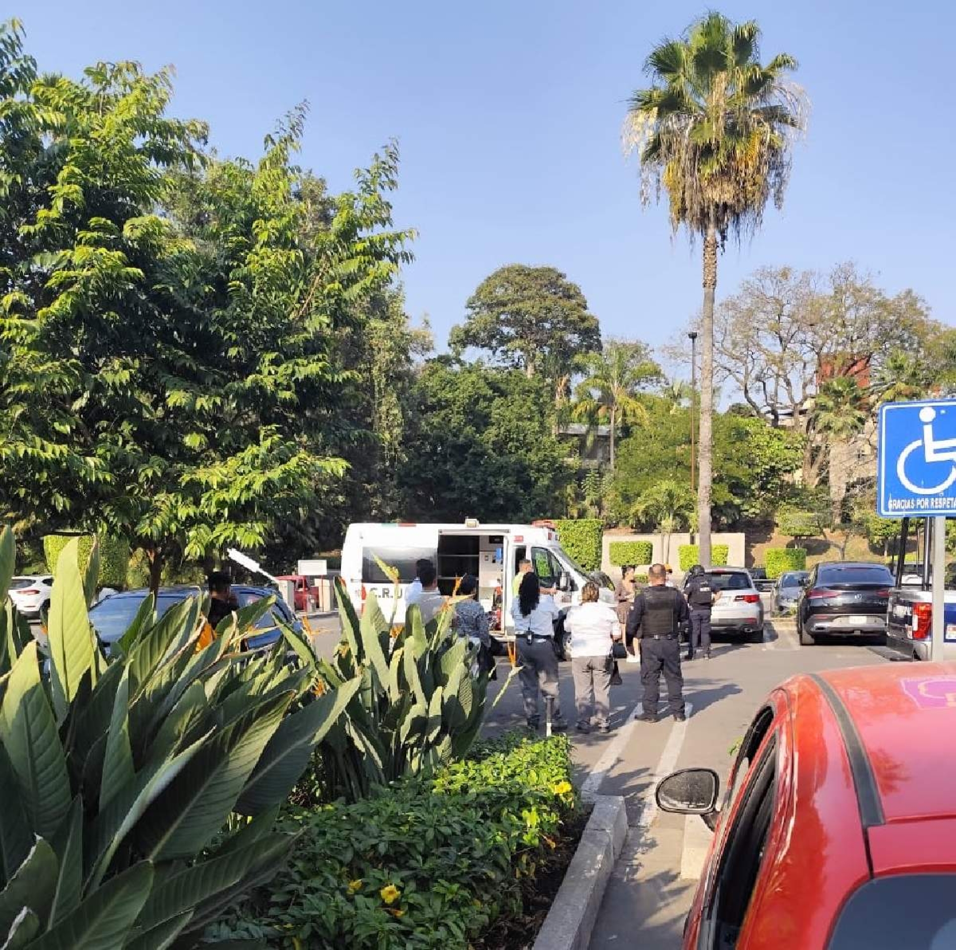 Lo asaltaron en el estacionamiento de una tienda