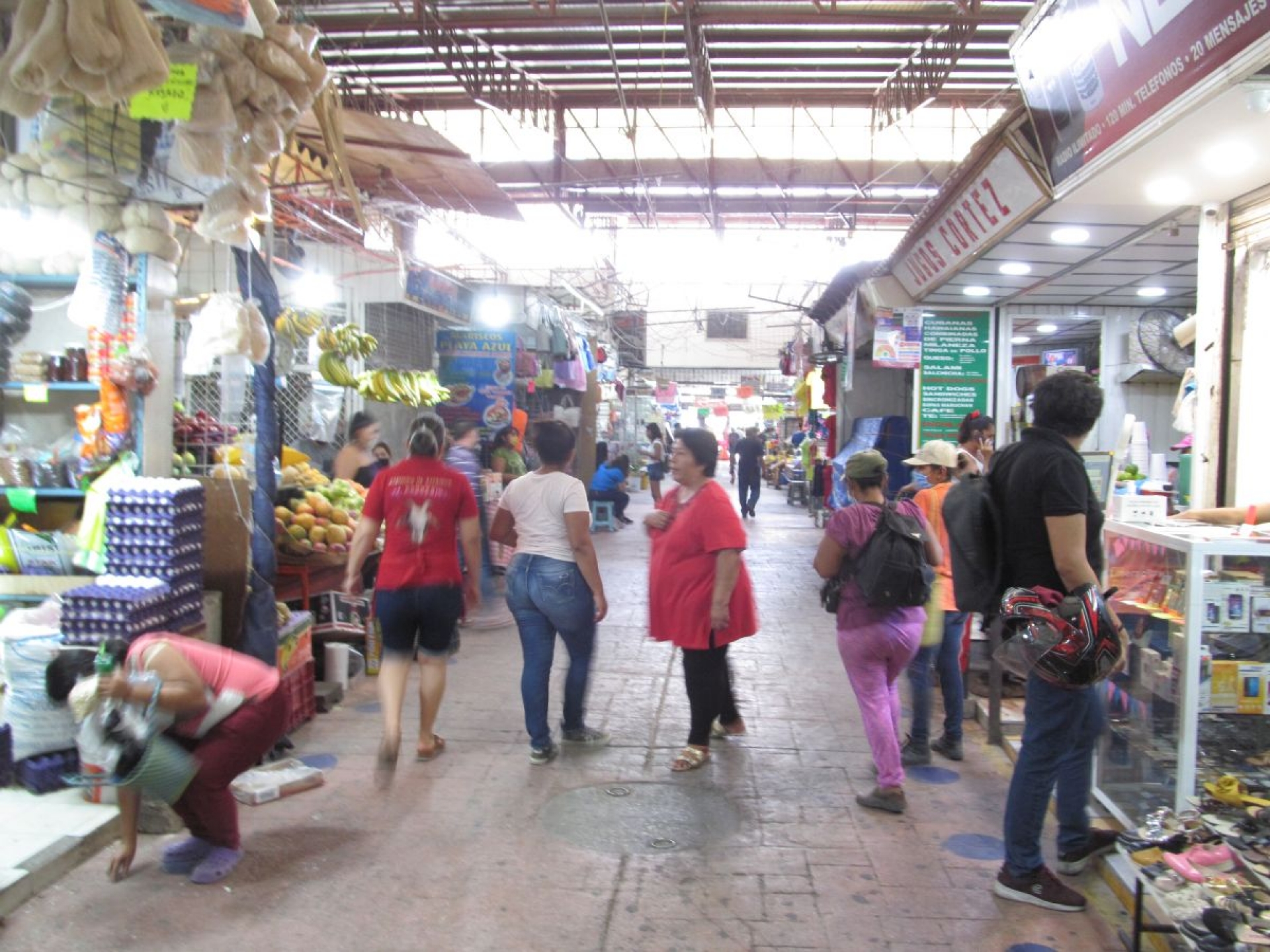 Clientes de los mercados en Jojutla se resisten a medidas sanitarias