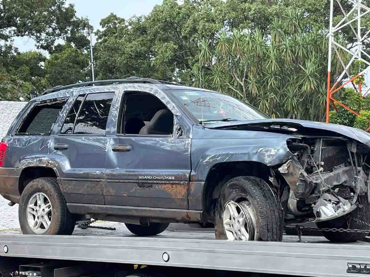 Vuelca una camioneta en “La Pera”