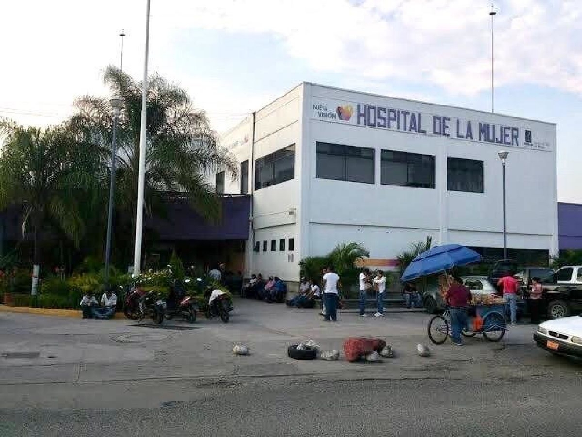 Personal del Hospital de la Mujer solicita pago de sueldos