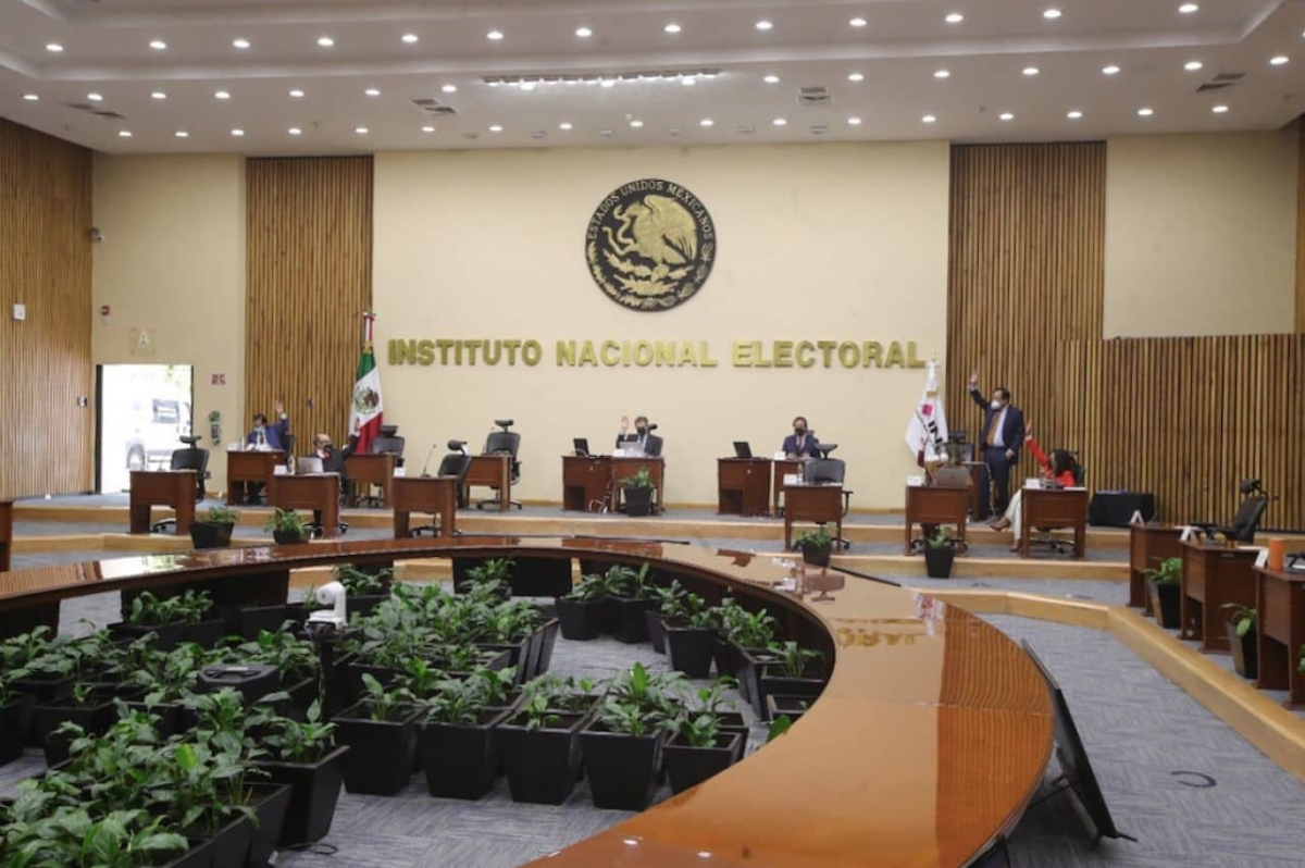AMLO pide al INE elaborar plan alternativo para Revocación de Mandato