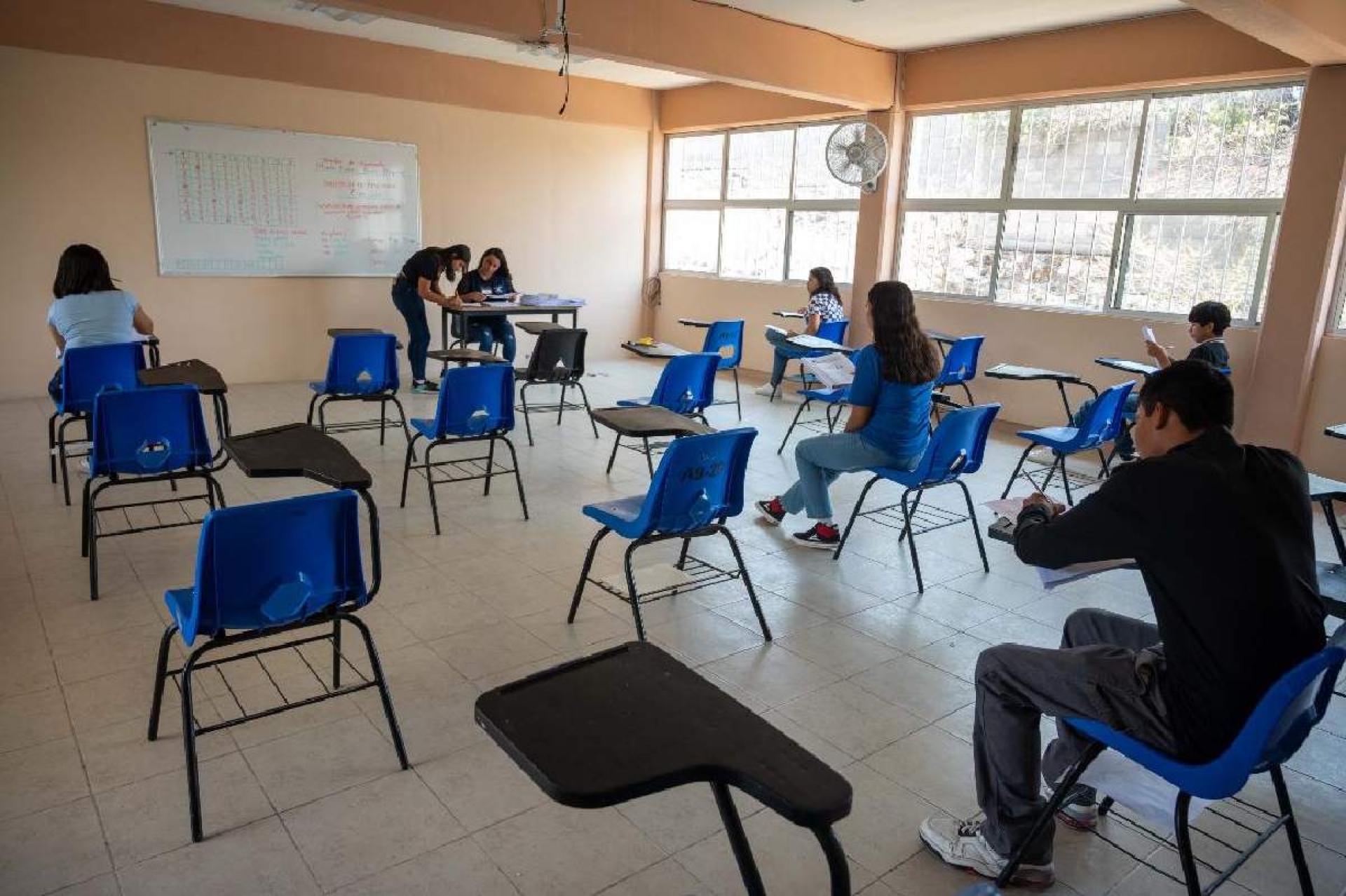Sin espacios, once licenciaturas
