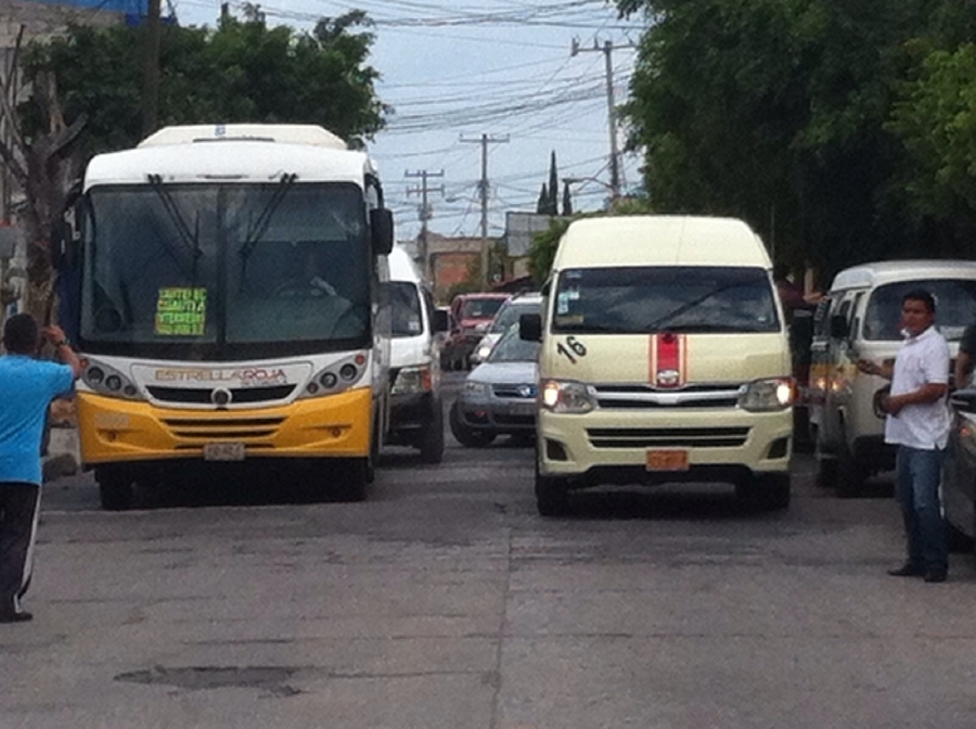 Mantienen transportistas de Cuautla defensa de su territorio frente a foráneos