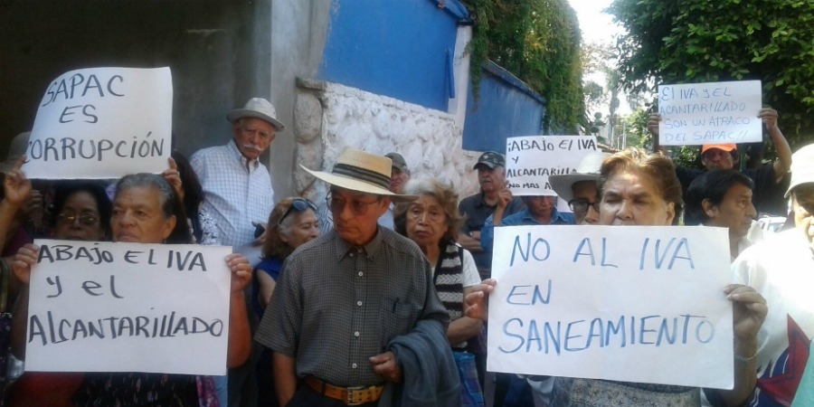 Protestan integrantes de la Asociación Cívica Morelense en el SAPAC