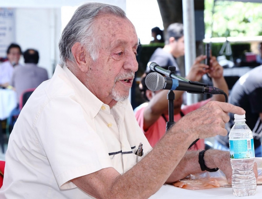 Rius se presentó en la Feria del Libro UAEM