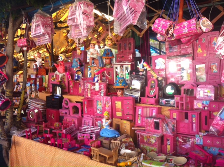 Disminuyen las ventas de juguetes artesanales durante la feria tradicional de Año Nuevo