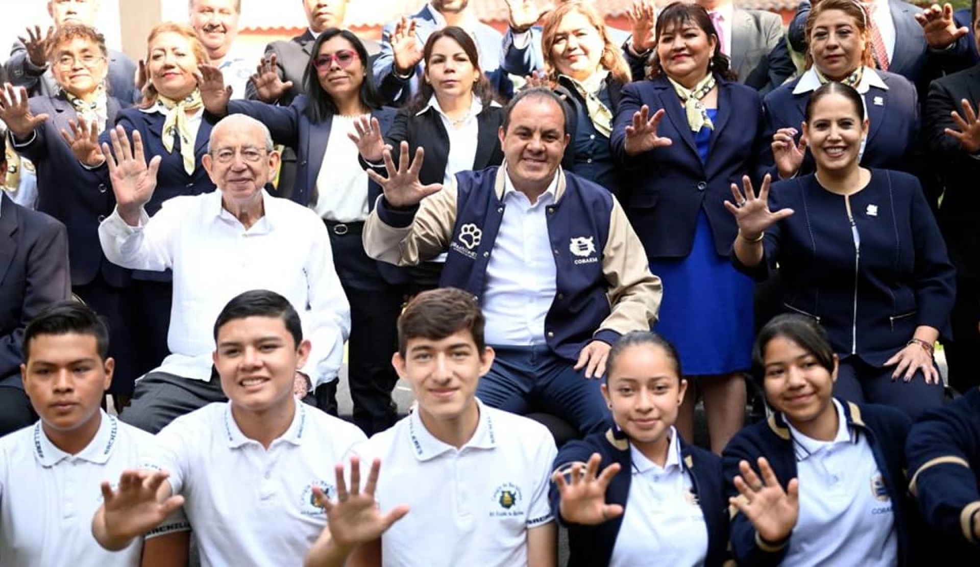 Acude Cuauhtémoc Blanco como invitado especial a ceremonia de graduación del Cobaem 01