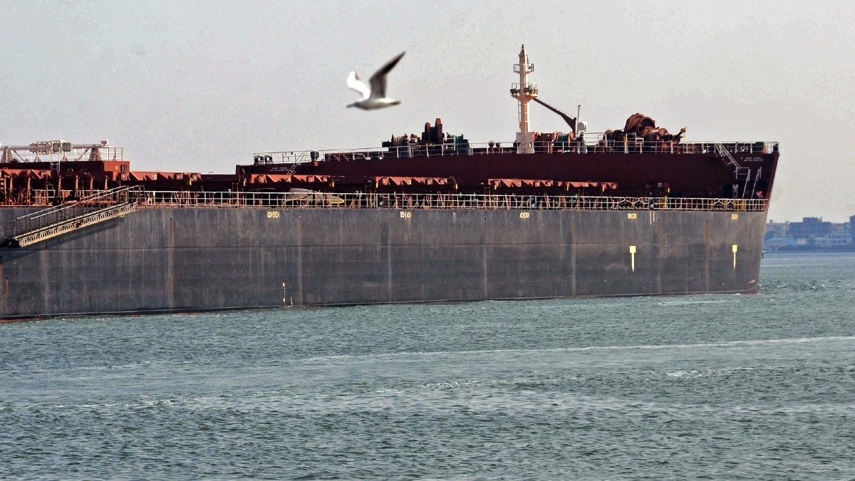 Cruzan Canal de Suez todos los “buques en espera”
