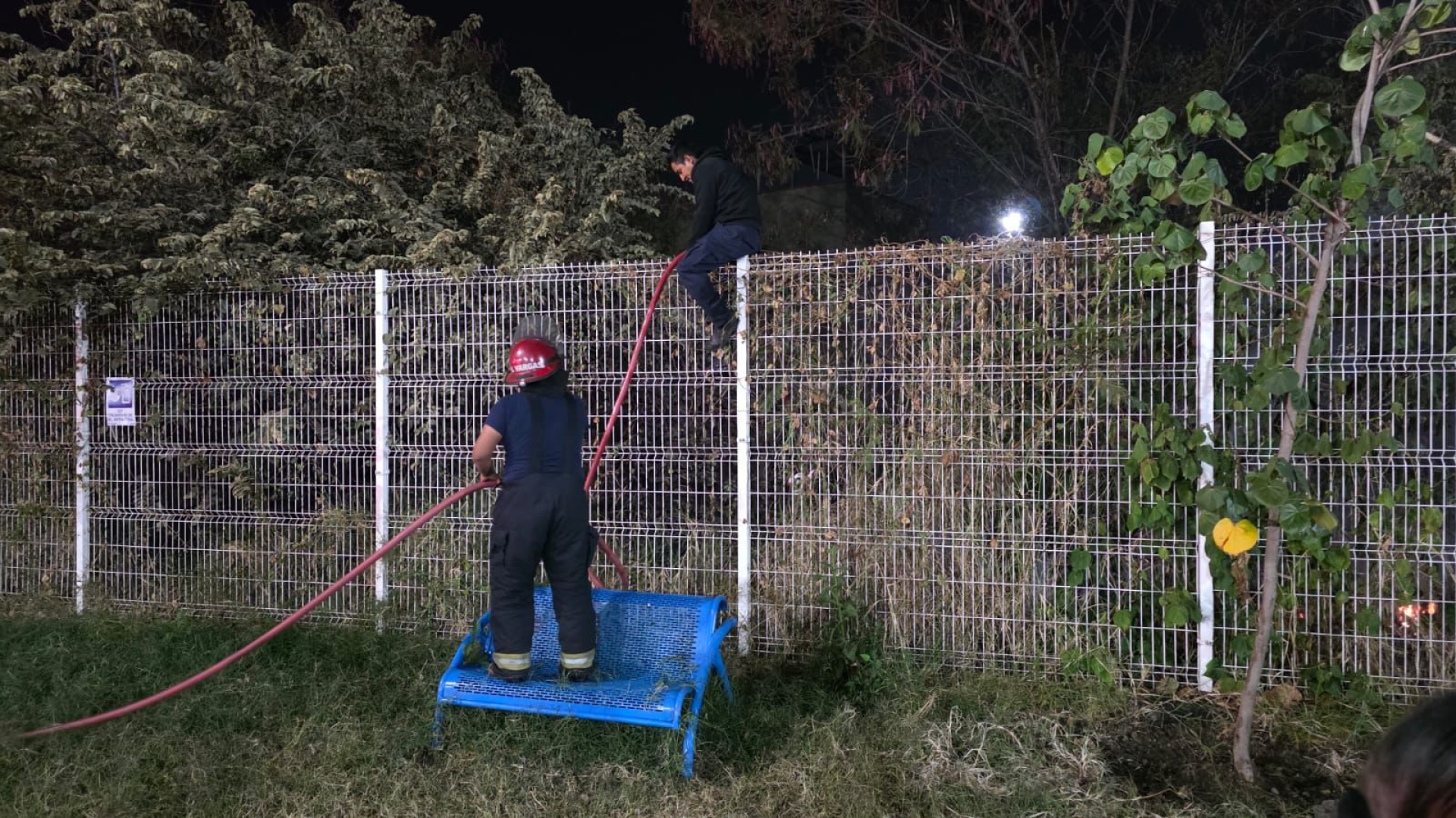 Atiende personal de PC Jiutepec y CCEC conato de incendio en terreno baldío en colonia Moctezuma