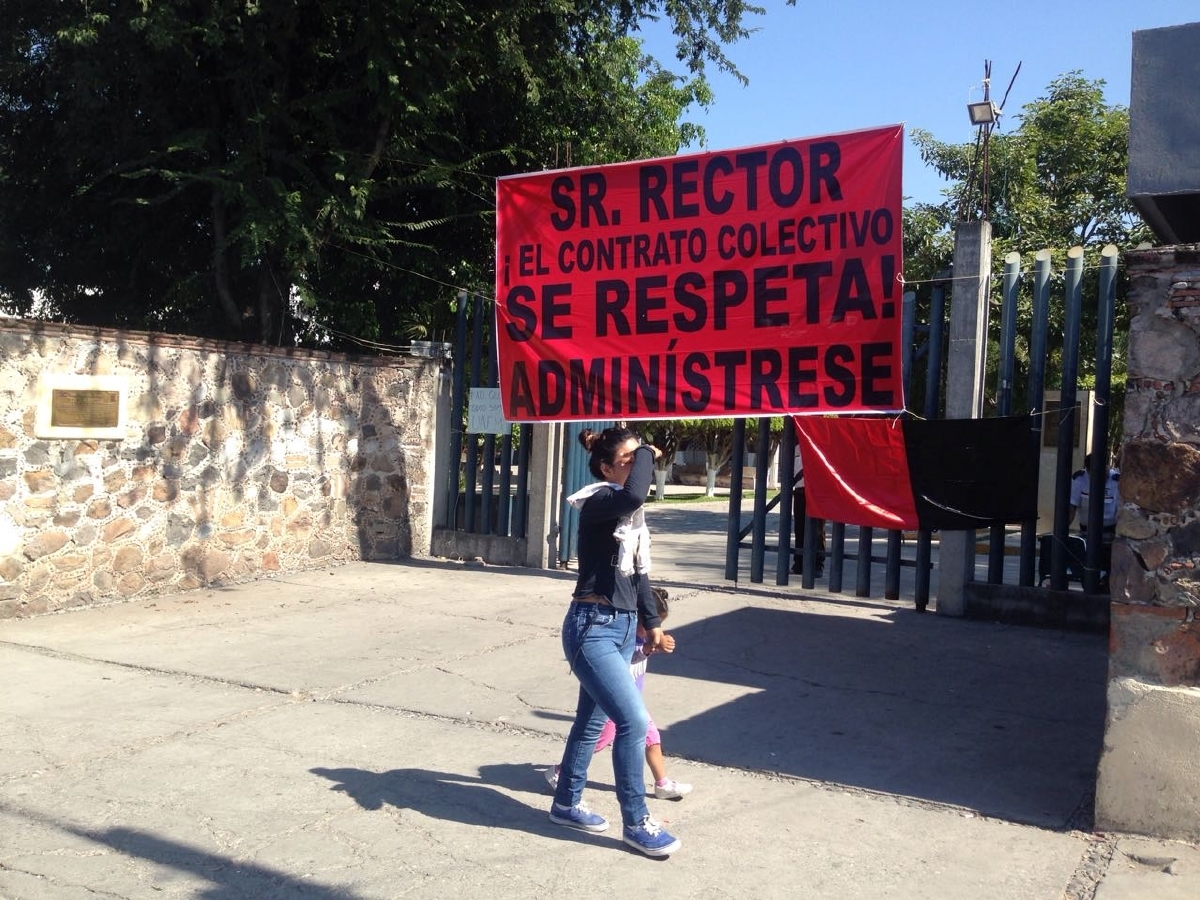 Sindicalizados de la Preparatoria 5 de la UAEM se suman a protesta por falta del pago de aguinaldo