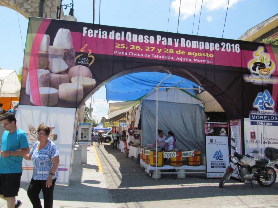 Aumenta el número de participantes en la Feria del Queso de Tehuixtla