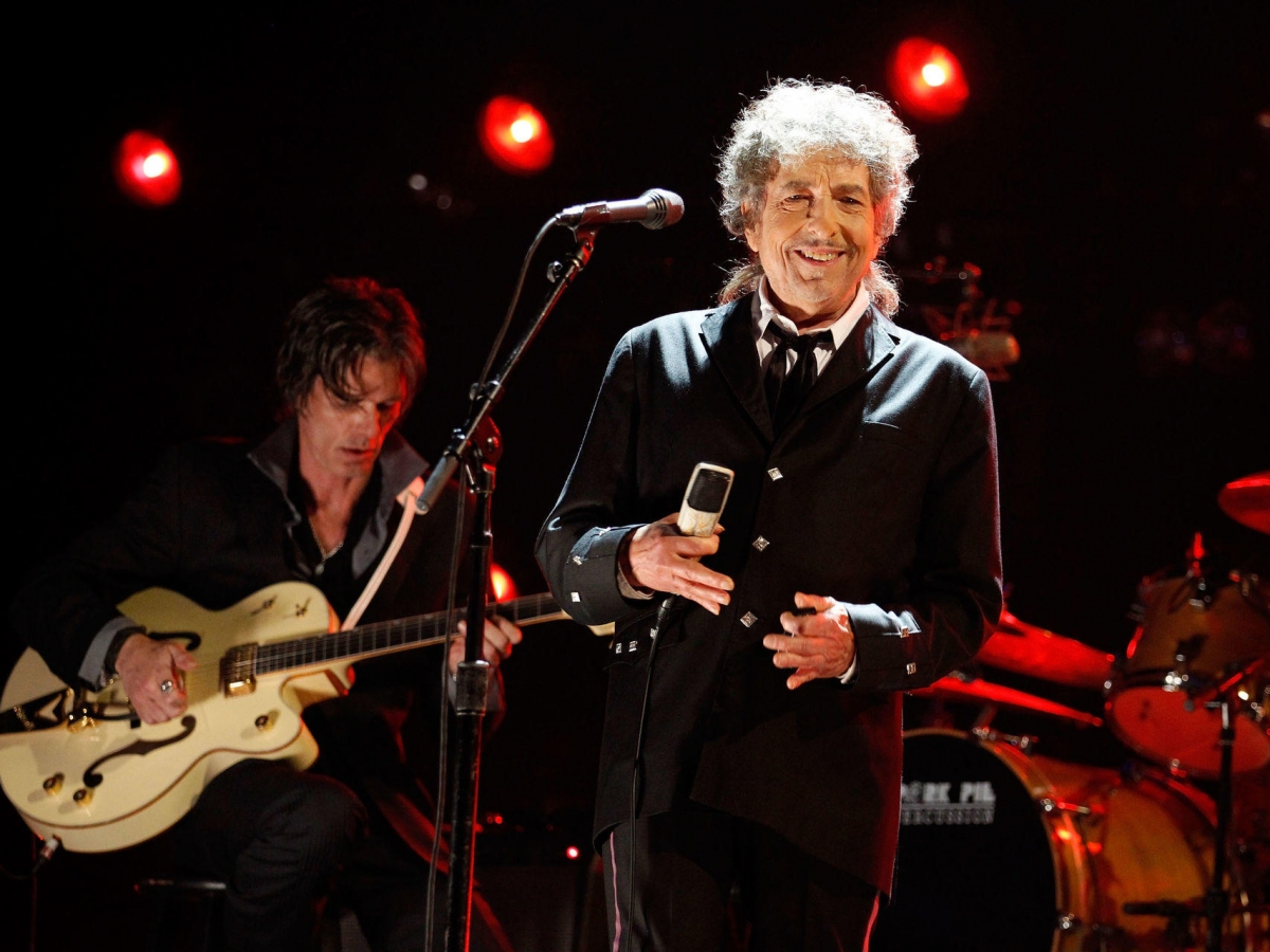 Bob Dylan sigue sin ser contactado para notificarle del Nobel