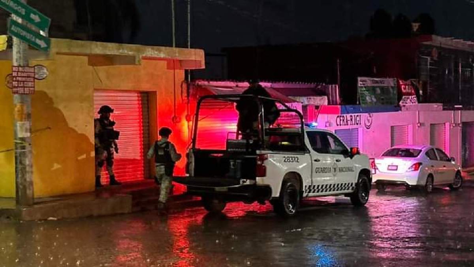 Acribillan a cuatro hombres en un bar