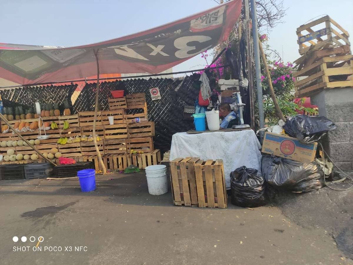 Ahora también vende la fruta en la calle