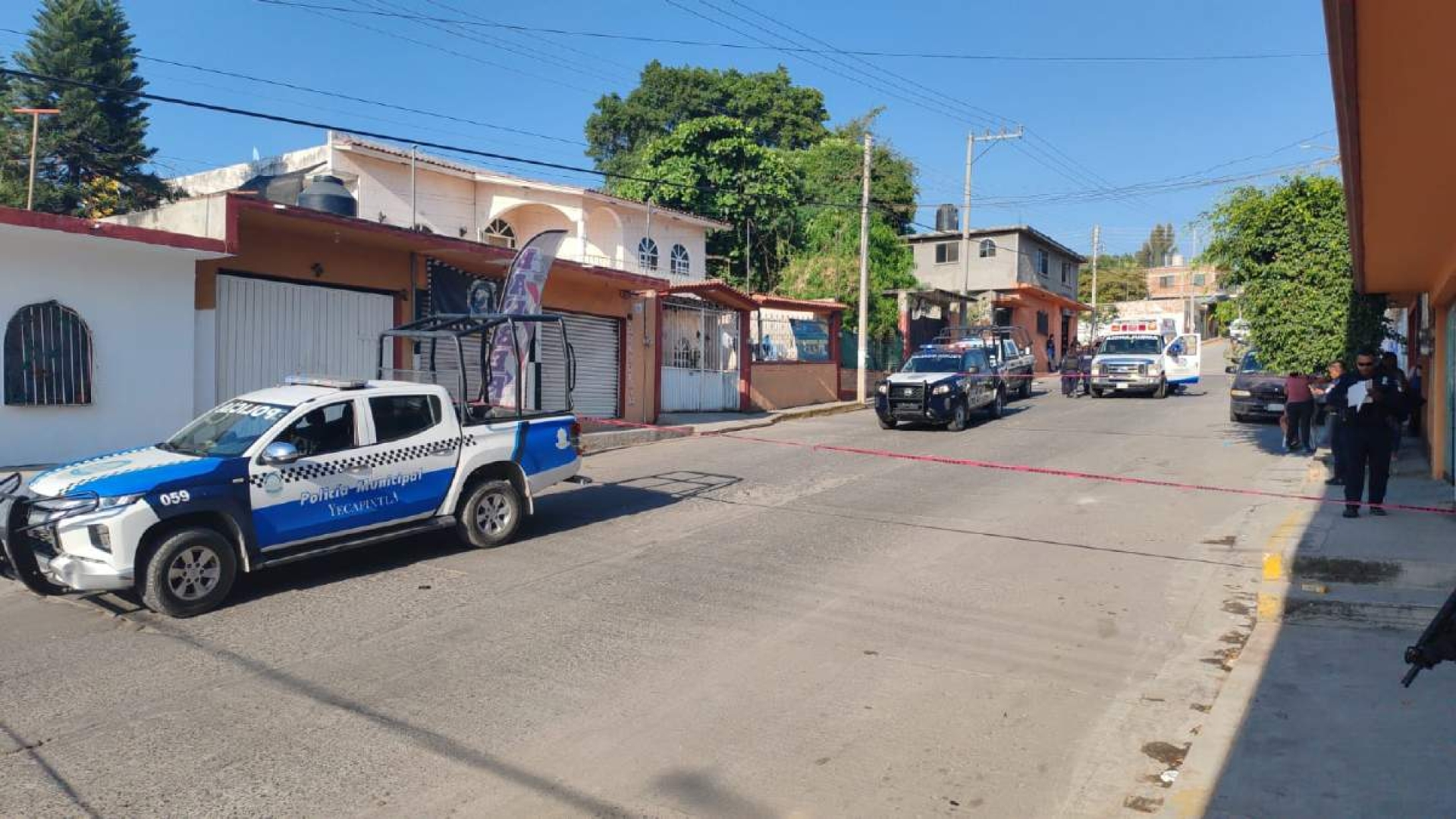 Atacan a dos hombres en una barbería