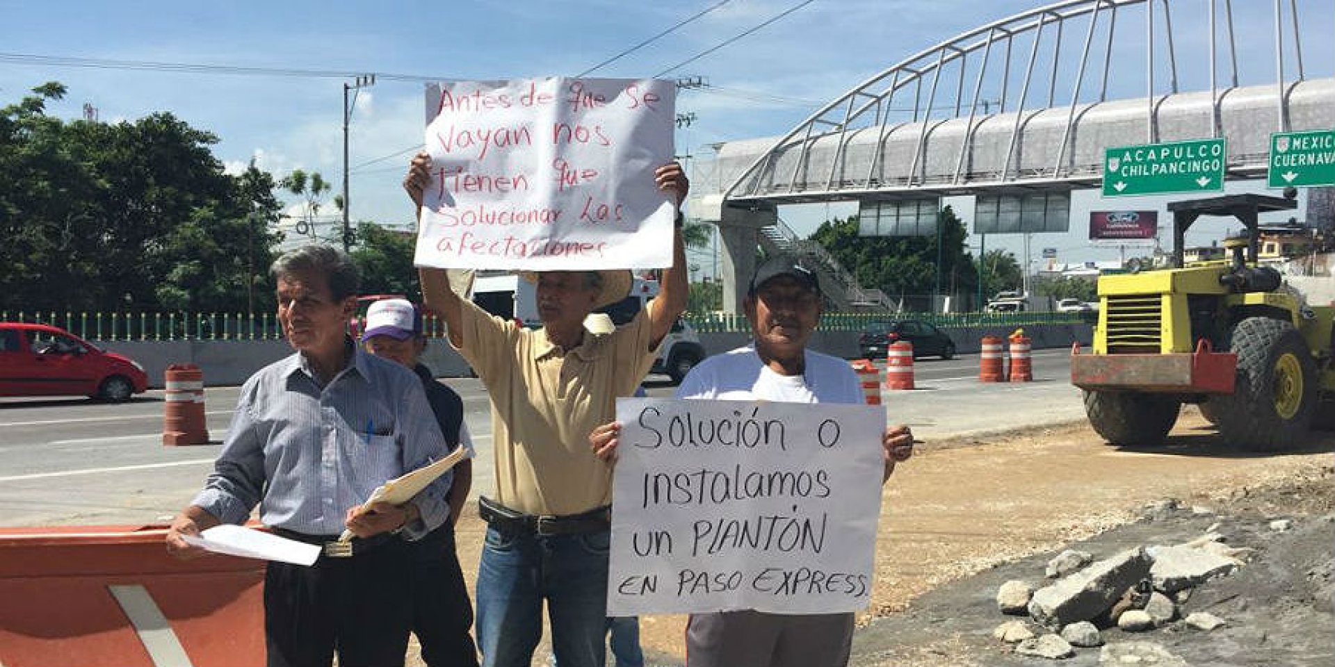 Protestaron integrantes de la Asociación Cívica Morelense en el paso exprés
