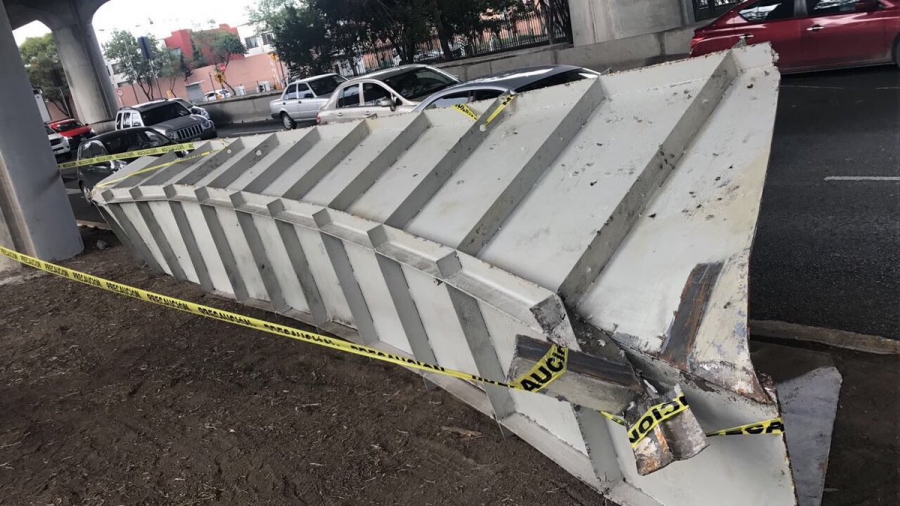 Cae viga metálica del segundo piso del Periférico