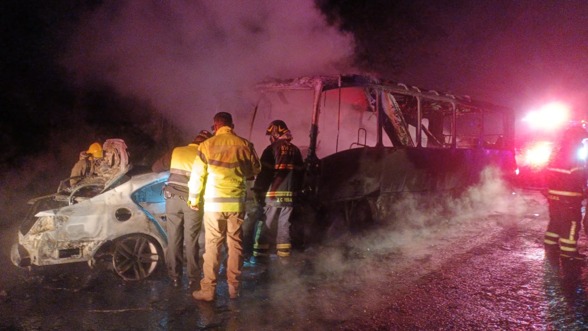 4 personas fallecieron y 11 resultaron lesionadas tras accidente vehicular en carretera federal México–Cuernavaca
