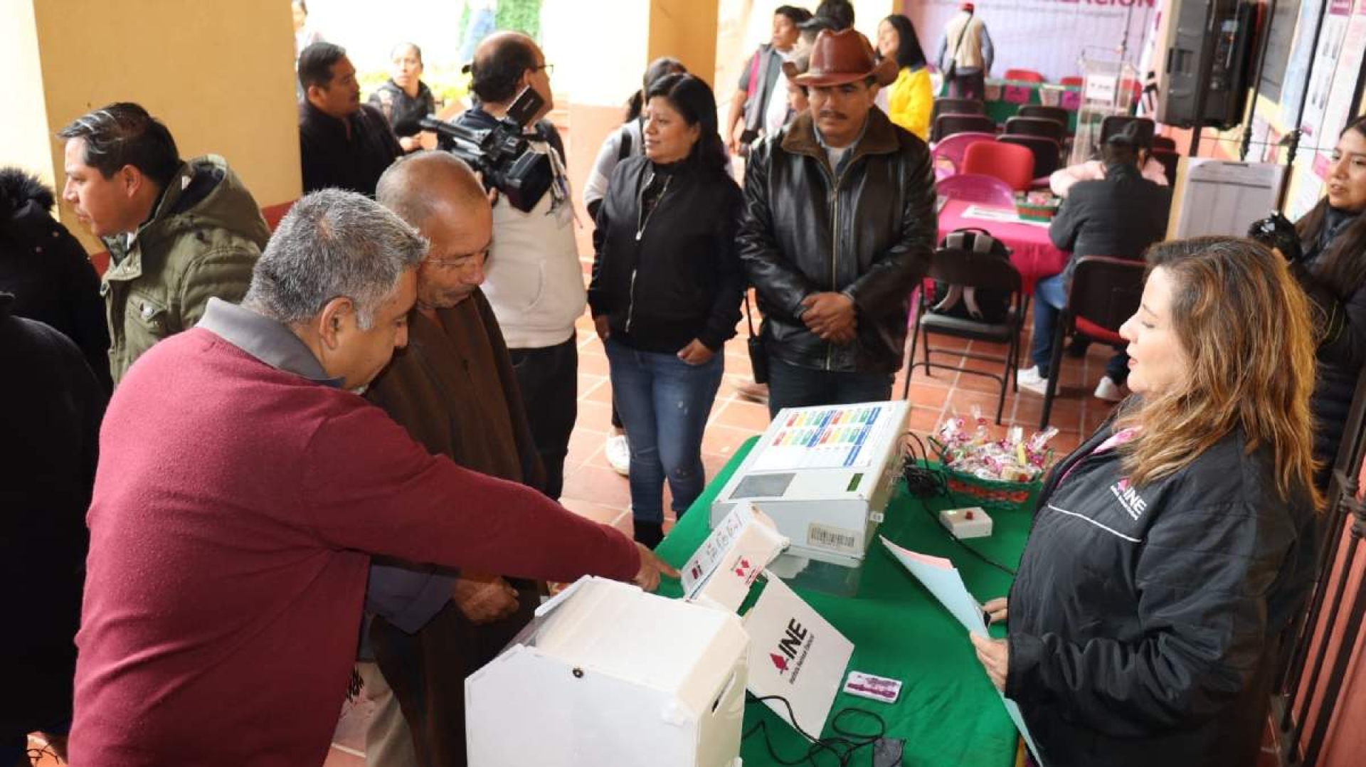Habitantes de Hueyapan tendrán por primera vez credencial de elector