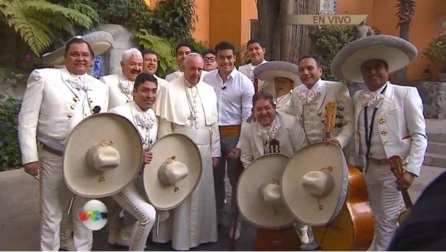 Con música de mariachi despiden al Papa en la nunciatura