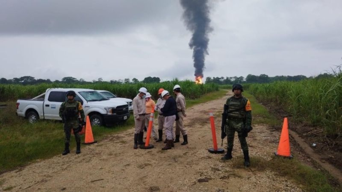 Explosión de ducto de Pemex en Huimanguillo deja un muerto y daños en viviendas