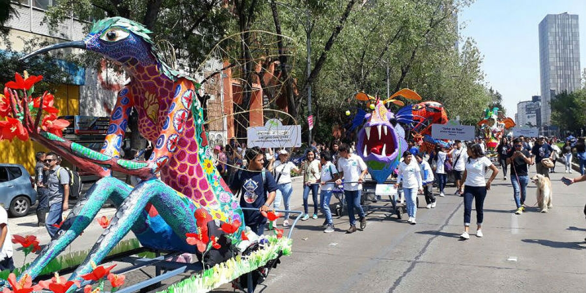 Participan artesanos de Jojutla en el 11° "Desfile de Alebrijes Monumentales", en la CDMX