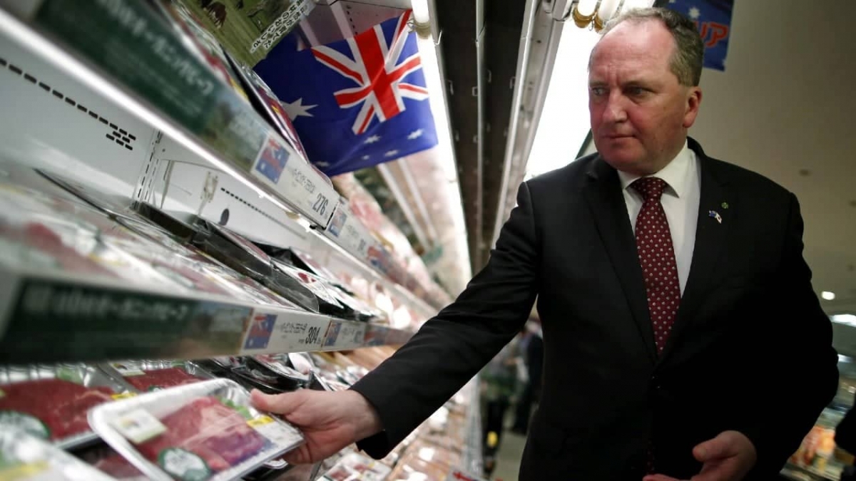 Multan a viceprimer ministro australiano por no usar cubrebocas