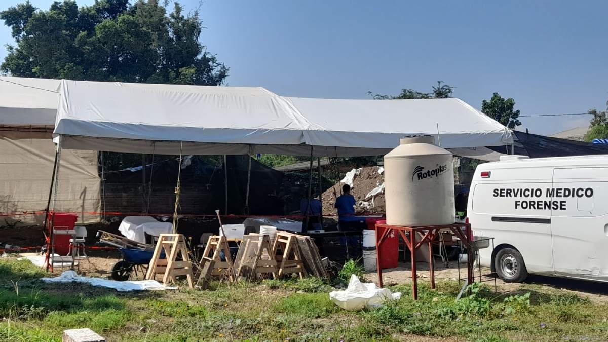 Reinician trabajos de exhumación en fosa de Jojutla
