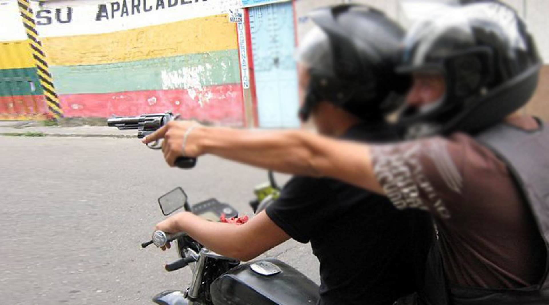 Individuos armados lo despojaron de su moto