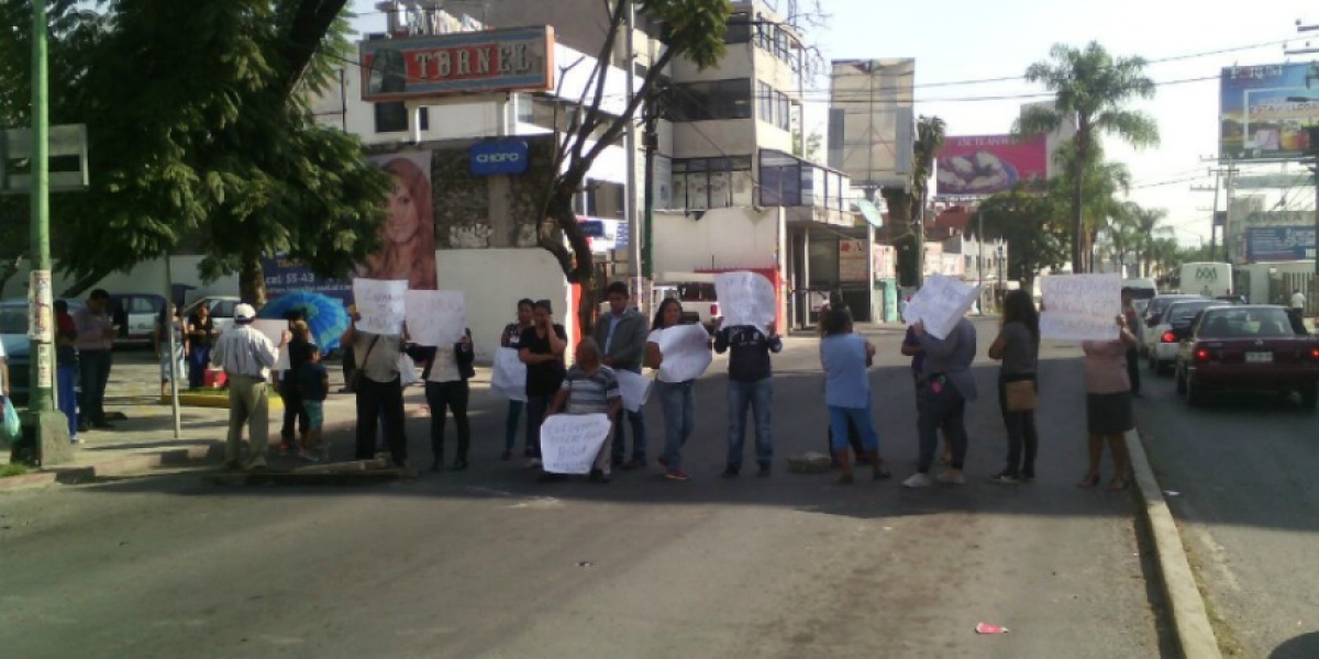 De nueva cuenta bloquearon la avenida Plan de Ayala; exigen suministro de agua potable
