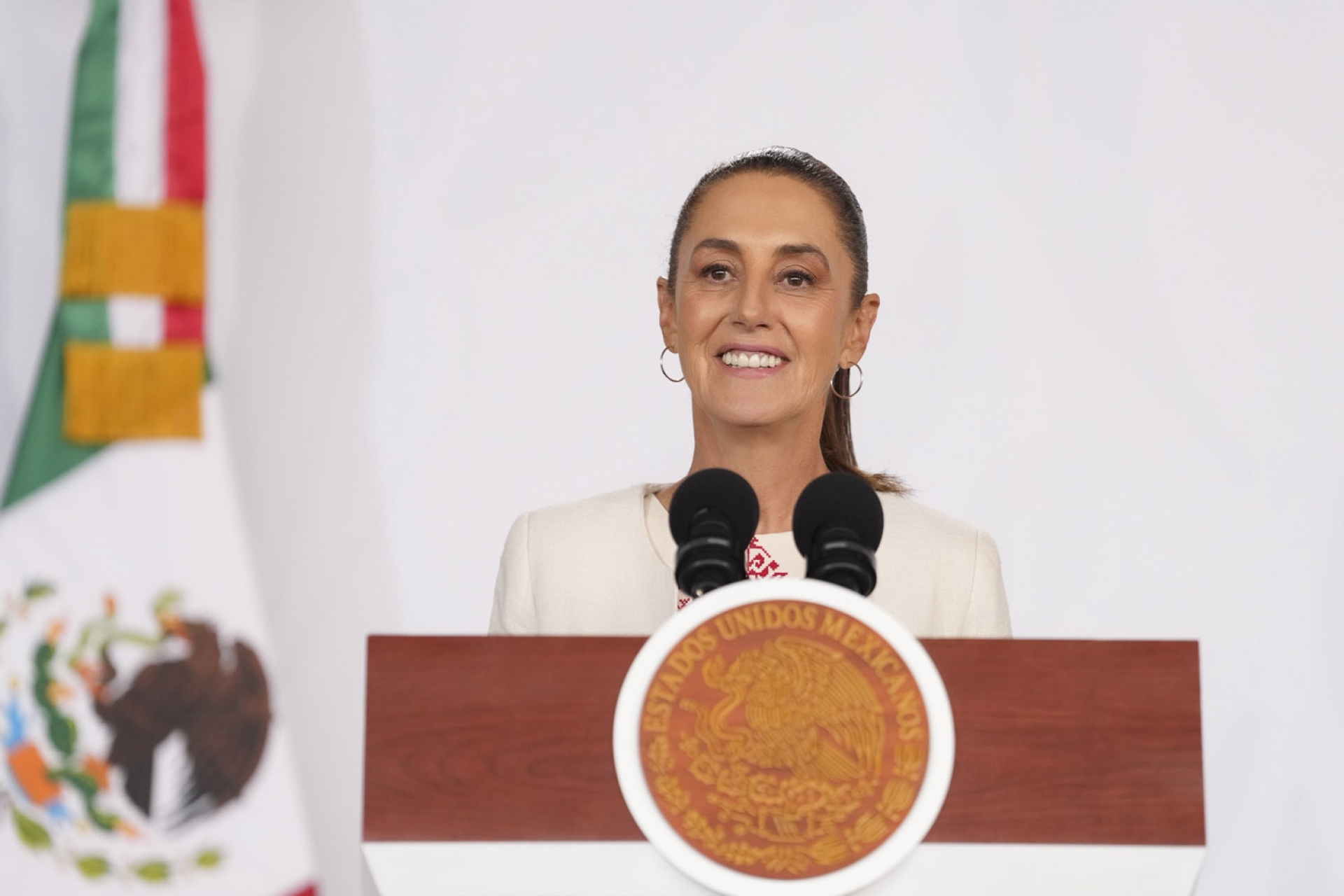 Sheinbaum señala que la Corte debe explicar compra de camionetas