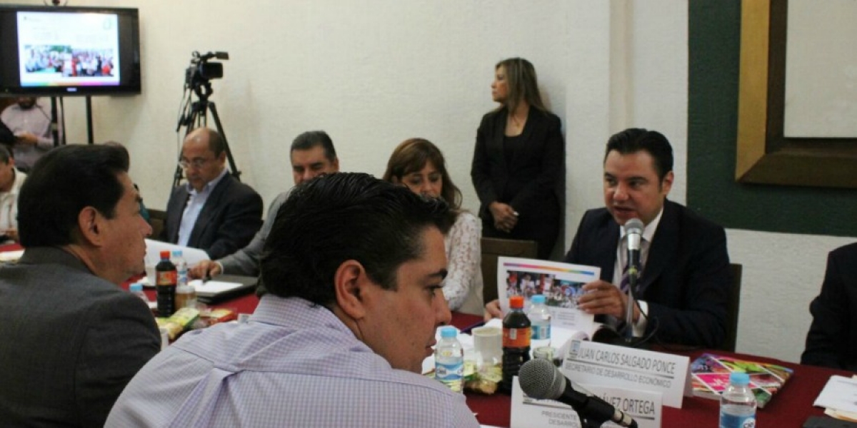 Comparece secretario de Economía en el Congreso local