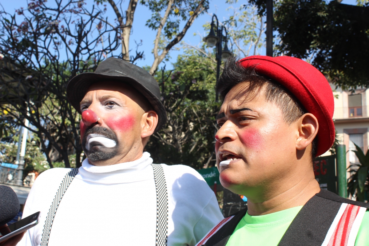 Payasos desalojados de plaza de armas anuncian que tramitarán un amparo