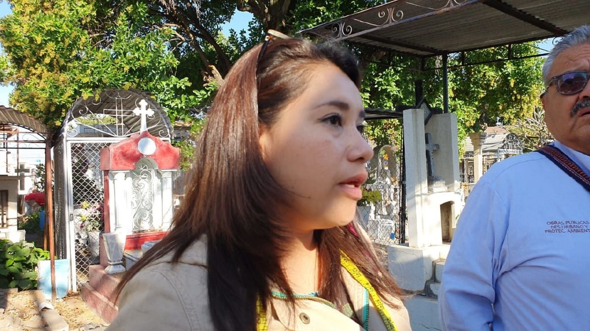 Realizan poda y tratamiento de los árboles del panteón municipal de Cuautla