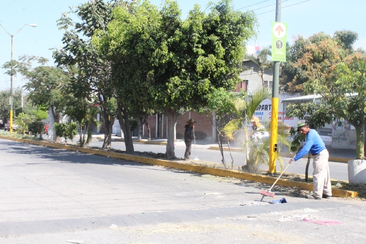 Continúan los trabajos de mantenimiento y retiro de desechos sólidos en Cuautla